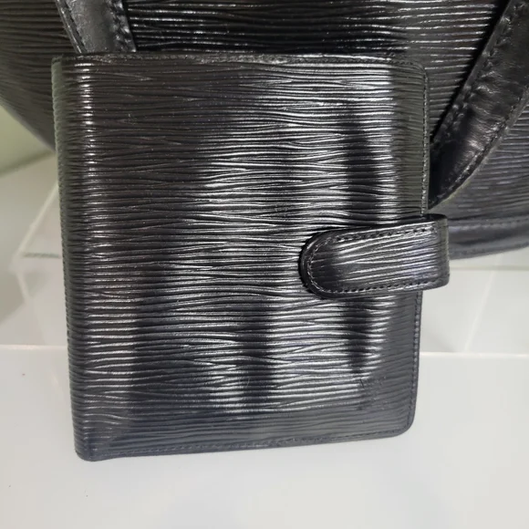 Louis Vuitton Compact Wallet Black Epi Leather Gold-Tone Hardware Leather Lining - Picture 7 of 7